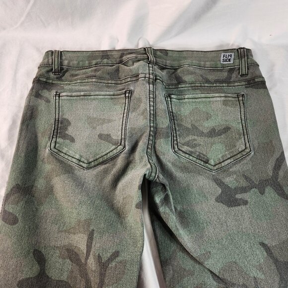 Flip Side Juniors Sz 9 Reversible Skinny Jeans Green Camo Stretch Comfort Skinny - Picture 7 of 12